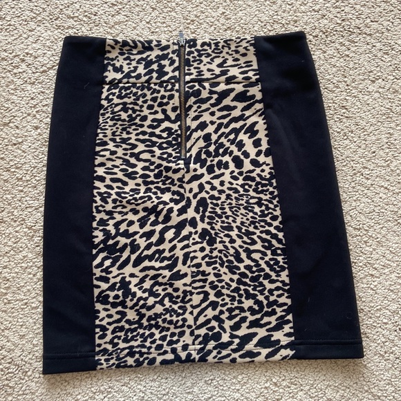 Dynamite Animal print Mini Skirt - Picture 4 of 4